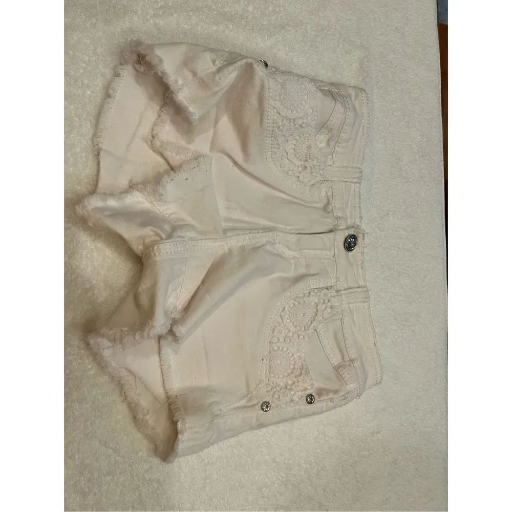 White size 7/8 Curvy shorts lace crystal embellished Rue 21